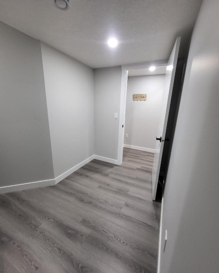 Luxury Suite In Calgary Nw Exterior foto