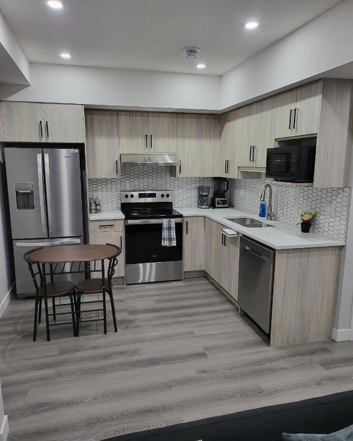 Luxury Suite In Calgary Nw Exterior foto